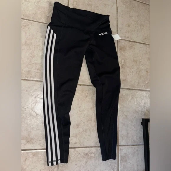 - Climate controlled adidas size small ladies leggings / yoga pants… - Picture 15 of 16